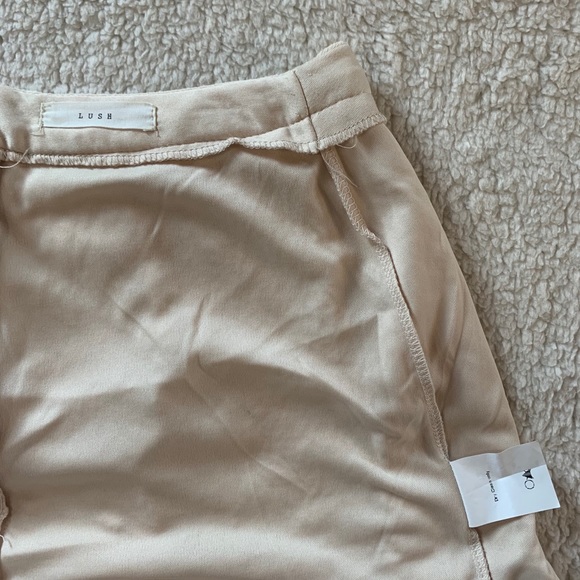 Lace miniskirt - Picture 7 of 7